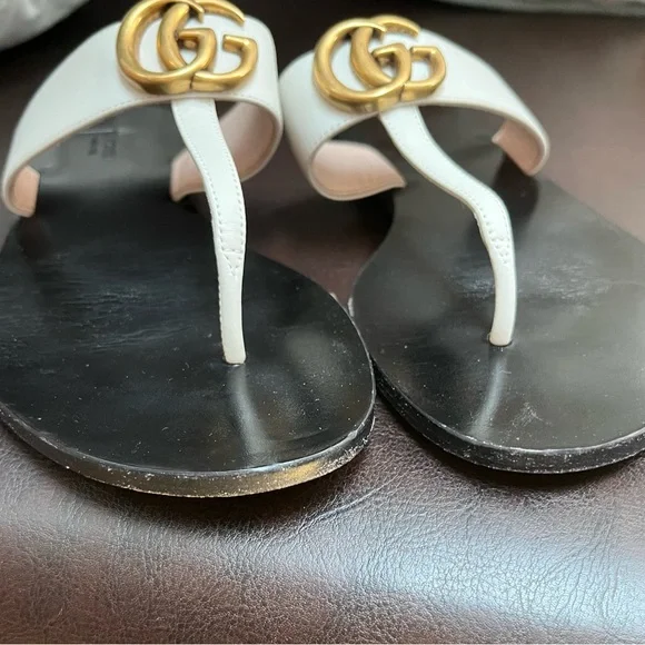 Gucci Black and Cream Sandals with Gold Accents - Picture 2 of 5